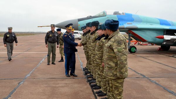 Турецкий генерал посетил авиабазы ВВС Азербайджана - Sputnik Азербайджан