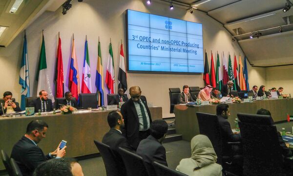 Подписание договоренности о снижении добычи нефти между членами Организации стран-экспортеров нефти (ОРЕС) Подписание договоренности о снижении добычи нефти между членами Организации стран-экспортеров нефти (ОРЕС) - Sputnik Азербайджан
