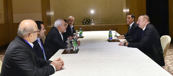 Президент Ильхам Алиев на встрече с главой МИД Ирана Мохаммадом Джавадом Зарифом Президент Ильхам Алиев на встрече с главой МИД Ирана Мохаммадом Джавадом Зарифом - Sputnik Азербайджан