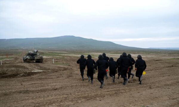 Занятия по боевой стрельбе в танковых подразделениях ВС Азербайджана Занятия по боевой стрельбе в танковых подразделениях ВС Азербайджана - Sputnik Азербайджан
