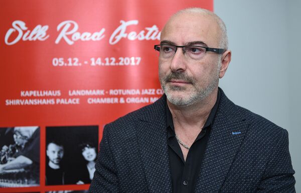 Заслуженный артист Азербайджана Раин Султанов Заслуженный артист Азербайджана Раин Султанов - Sputnik Азербайджан