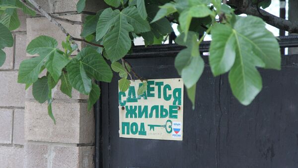 Объявление на воротах частном дома о сдаче жилья, фото из архива - Sputnik Азербайджан