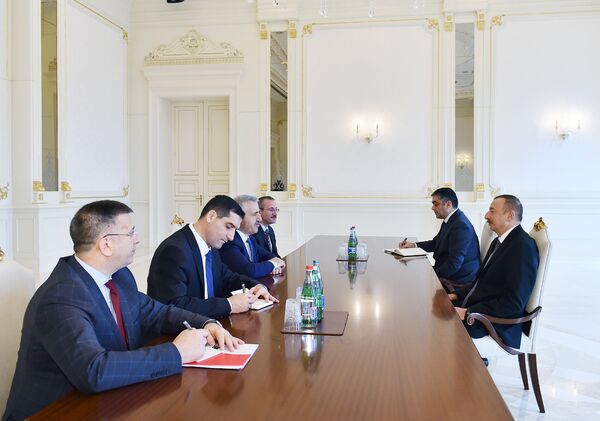 Министр транспорта, мореходства и связи Турции Ахмет Арслан во время встречи с президентом Азербайджана Ильхамом Алиевым. Баку, 5 декабря 2017 года Министр транспорта, мореходства и связи Турции Ахмет Арслан во время встречи с президентом Азербайджана Ильхамом Алиевым. Баку, 5 декабря 2017 года - Sputnik Азербайджан