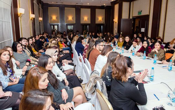 Второе собрание клуба известных и начинающих азербайджанских дизайнеров Baku Fashion Club - Sputnik Азербайджан