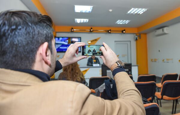 Видеомост Баку-Москва-Астана в мультимедийном пресс-центре Sputnik Азербайджан, посвященный проблемам Каспия - Sputnik Азербайджан