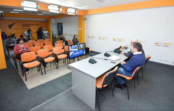Видеомост Баку-Москва-Астана в мультимедийном пресс-центре Sputnik Азербайджан, посвященный проблемам Каспия - Sputnik Азербайджан