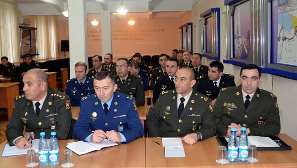 Мобильная Учебная Группа Командования Объединенных Сил НАТО в Брунсуме проводит в Баку учебный курс на тему Совместная операция и оценка - Sputnik Азербайджан