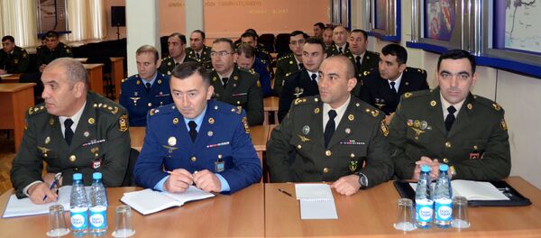 Мобильная Учебная Группа Командования Объединенных Сил НАТО в Брунсуме проводит в Баку учебный курс на тему Совместная операция и оценка - Sputnik Азербайджан