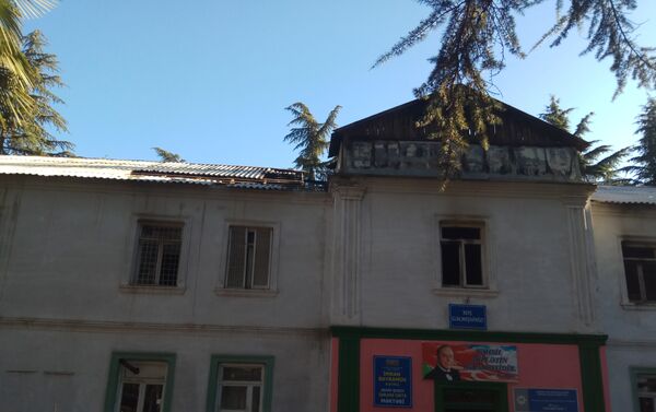 Tovuz rayonu Aşağı Quşçu kənd ümumi orta məktəbi baş vermiş yanğından sonra - Sputnik Azərbaycan