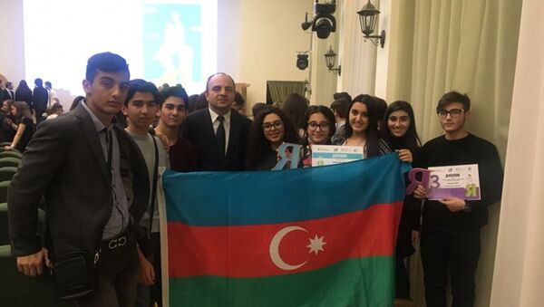 Азербайджанские школьники стали победителями Международной олимпиады по русскому языку в Москве - Sputnik Азербайджан
