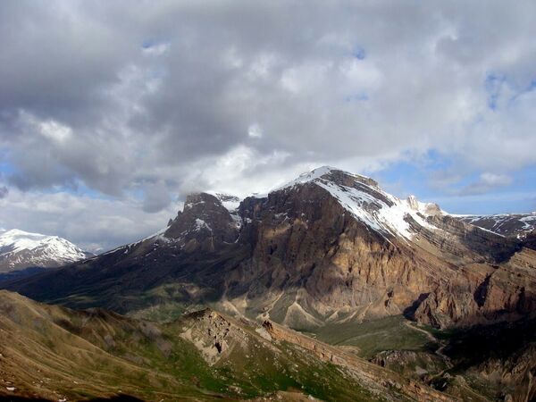 Шахдаг  — горная вершина в восточной части Большого Кавказа, высотой в 4243 м, на территории Азербайджана. - Sputnik Азербайджан