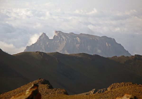 Кяпяз — гора в Азербайджане, высота 3066 метров над уровнем моря, наивысшая точка Кяпазского хребта. Горный хребет Кяпаз служит стартом или финишем траверса Муровдагского хребта. - Sputnik Азербайджан