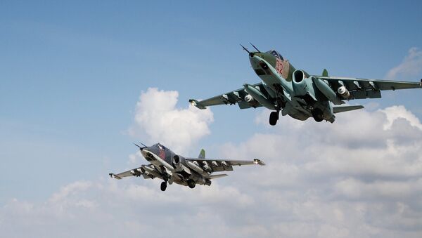 Российские штурмовики Су-25 взлетают с авиабазы Хмеймимв Сирии - Sputnik Azərbaycan