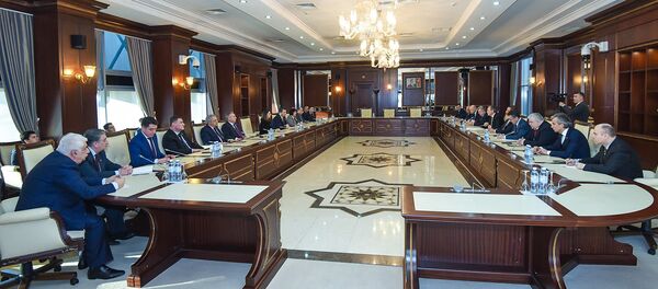 Встреча азербайджанских депутатов с делегацией во главе с председателем комитета Государственной думы Российской Федерации по делам СНГ Встреча азербайджанских депутатов с делегацией во главе с председателем комитета Государственной думы Российской Федерации по делам СНГ - Sputnik Азербайджан