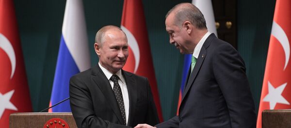 Президент РФ Владимир Путин и президент Турции Реджеп Тайип Эрдоган во время совместного заявления для прессы по итогам российско-турецких переговоров, 11 декабря 2017 года Президент РФ Владимир Путин и президент Турции Реджеп Тайип Эрдоган во время совместного заявления для прессы по итогам российско-турецких переговоров, 11 декабря 2017 года - Sputnik Азербайджан