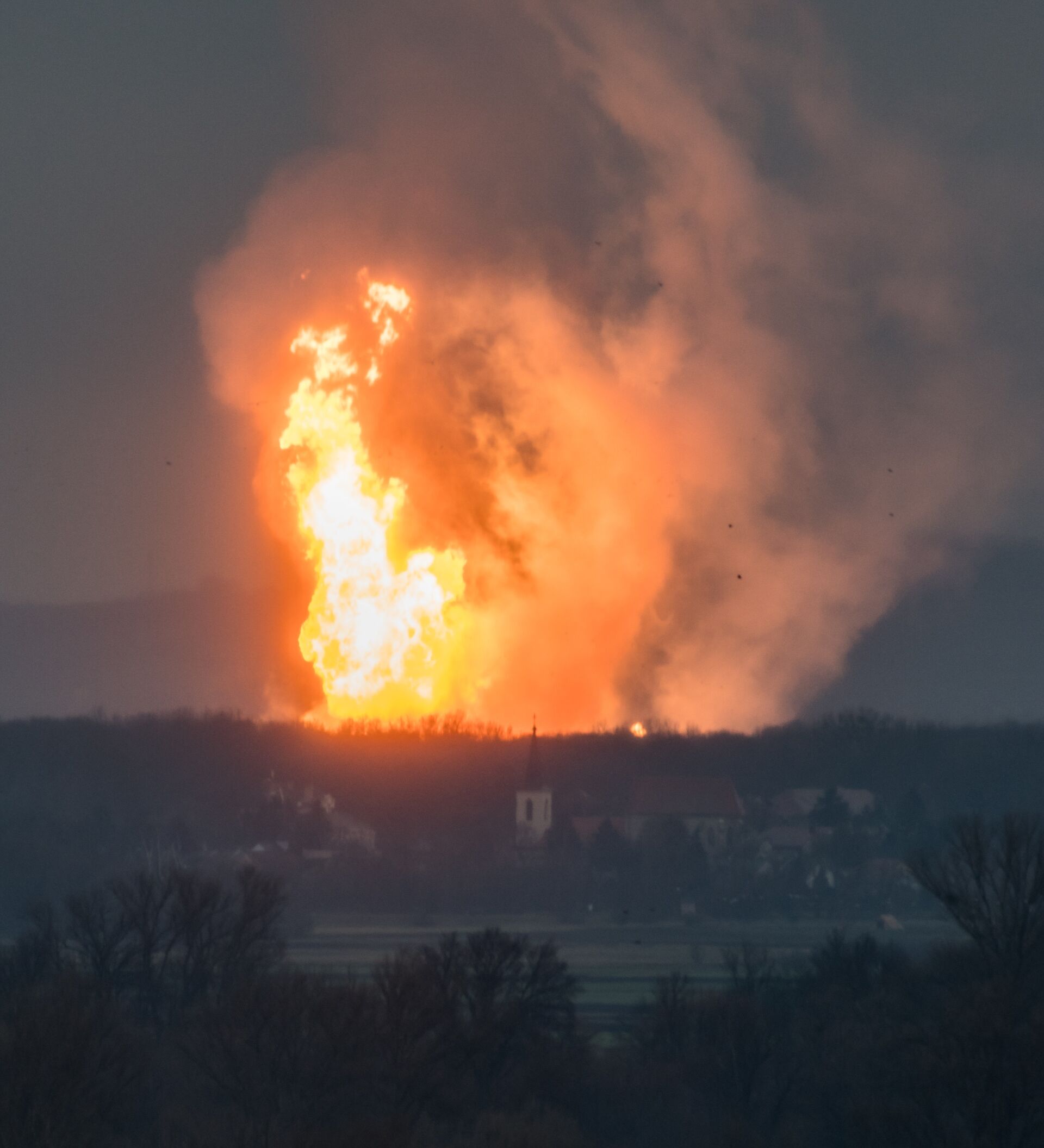 Горел газопровод. Что горит в Луганске. Взрыв газопровода в Шахово.