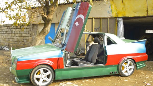 Азербайджанец собрал свой автомобиль с крыльями чайки - Sputnik Азербайджан