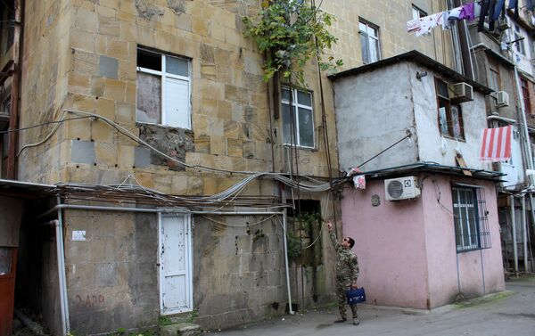 Здание общежития номер один на проспекте Бабека, 87 - Sputnik Азербайджан