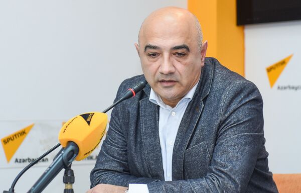 Азербайджанский политолог Тофиг Аббасов Азербайджанский политолог Тофиг Аббасов - Sputnik Азербайджан