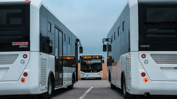 Avtobuslar, arxiv şəkli - Sputnik Azərbaycan