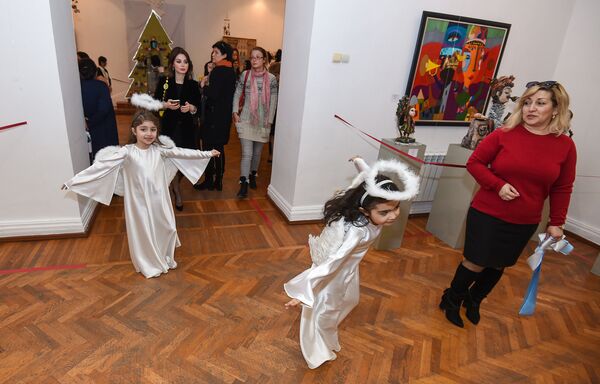 Выставка кукол грузинских и азербайджанских художников Под крылом ангела - Sputnik Азербайджан