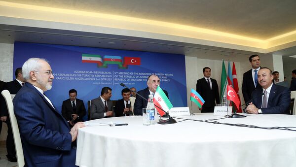 В Баку началась пятая трехсторонняя встреча глав МИД Азербайджана, Турции и Ирана - Sputnik Азербайджан