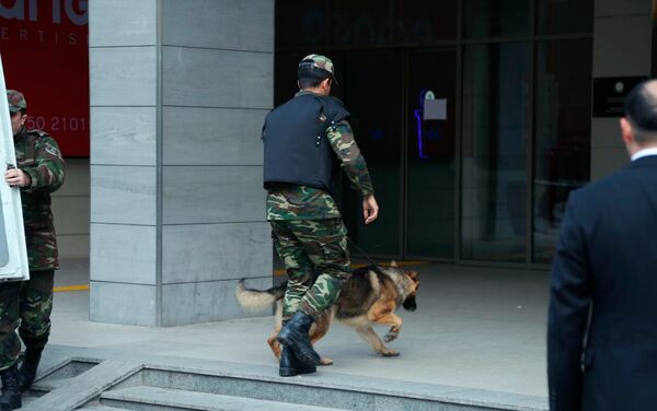 Поиски взрывного устройства на Бакинском железнодорожном вокзале - Sputnik Азербайджан