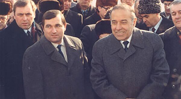 Александр Алексеевич Иванов и Гейдар Алиев Александр Алексеевич Иванов и Гейдар Алиев - Sputnik Азербайджан