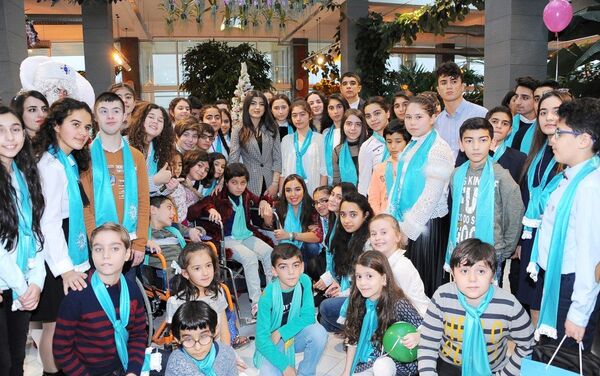 Leyla Əliyeva xüsusi qayğıya ehtiyacı olan uşaqlar üçün keçirilən şənlikdə iştirak edib - Sputnik Azərbaycan