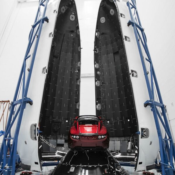 Электромобиль Tesla Roadster - Sputnik Азербайджан