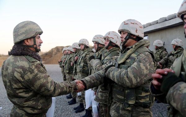 Министр обороны принял участие в открытии солдатской казармы на передней линии обороны - Sputnik Азербайджан