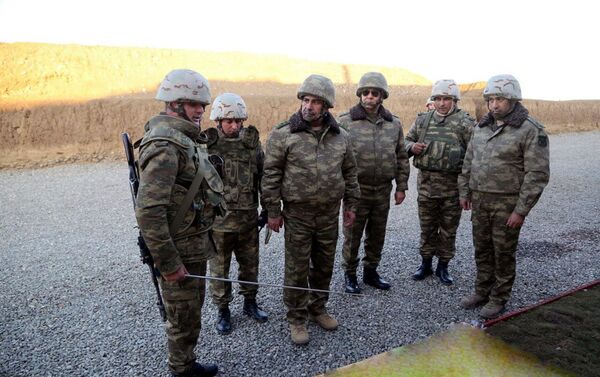 Министр обороны принял участие в открытии солдатской казармы на передней линии обороны - Sputnik Азербайджан
