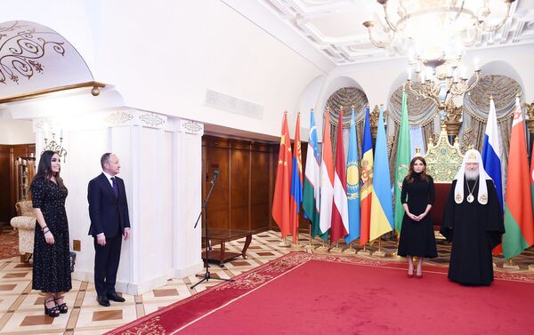 Церемония награждения первого вице-президента Азербайджана Мехрибан Алиевой орденом святой равноапостольной княгини Ольги II степени - Sputnik Азербайджан