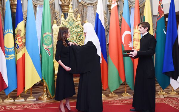 Церемония награждения первого вице-президента Азербайджана Мехрибан Алиевой орденом святой равноапостольной княгини Ольги II степени - Sputnik Азербайджан