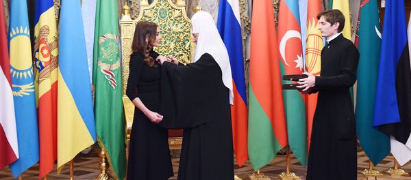 Церемония награждения первого вице-президента Азербайджана Мехрибан Алиевой орденом святой равноапостольной княгини Ольги II степени - Sputnik Азербайджан