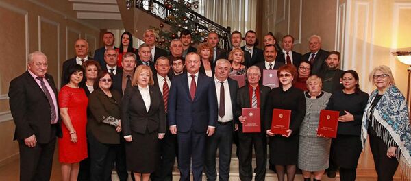 Президент Молдовы Игорь Додон с представителями Конгресса азербайджанцев Молдовы Президент Молдовы Игорь Додон с представителями Конгресса азербайджанцев Молдовы - Sputnik Азербайджан