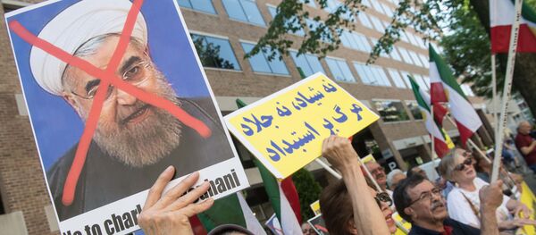 Протесты против президента Ирана Хасана Рухани, фото из архива Протесты против президента Ирана Хасана Рухани, фото из архива - Sputnik Азербайджан