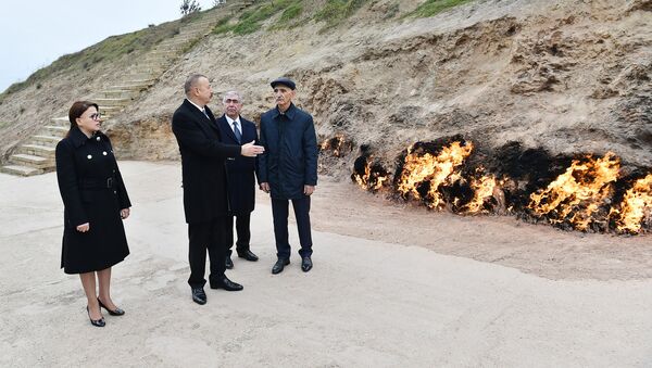 Президент Ильхам Алиев принял участие в открытии автомобильной дороги Мехдиабад-Дигях-Мамедли - Sputnik Азербайджан