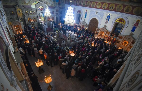 Рождественское богослужение в Кафедральном соборе Жен Мироносиц в Баку - Sputnik Азербайджан