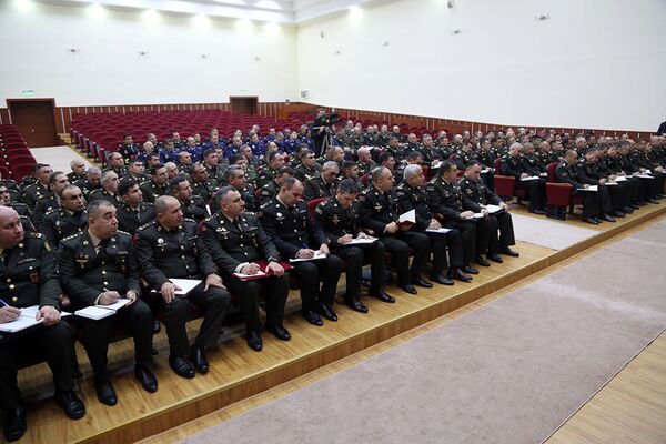 Встреча министра обороны Азербайджана генерал-полковника Закира Гасанова с офицерами по работе с личным составом Встреча министра обороны Азербайджана генерал-полковника Закира Гасанова с офицерами по работе с личным составом - Sputnik Азербайджан