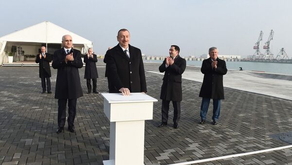 İlham Əliyev Bakı Beynəlxalq Dəniz Ticarət Limanı kompleksində RO-RO terminalının açılışında iştirak edib - Sputnik Azərbaycan