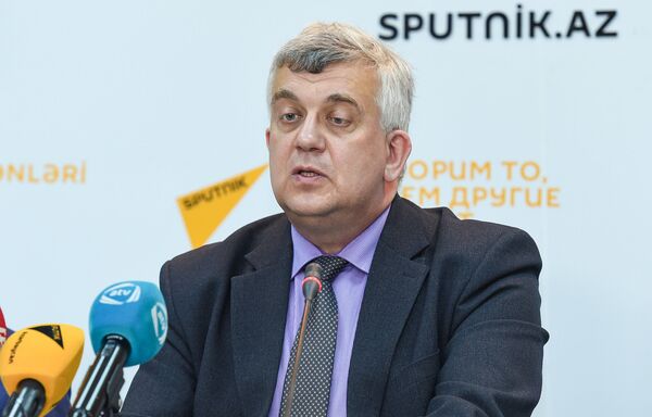 Российский историк и политолог Олег Кузнецов - Sputnik Азербайджан