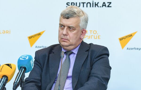 Российский историк и политолог Олег Кузнецов Российский историк и политолог Олег Кузнецов - Sputnik Азербайджан