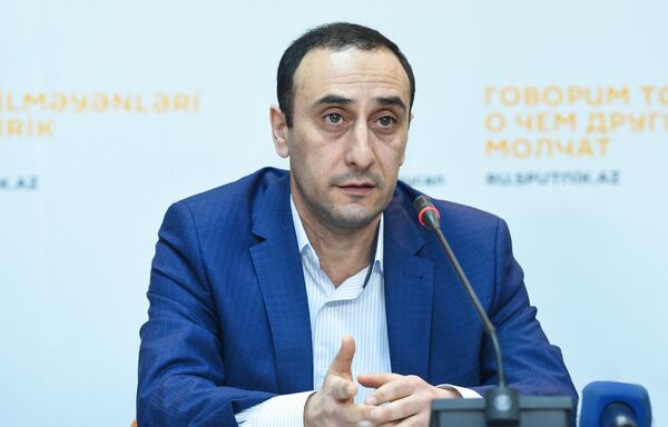 Директор Центра истории Кавказа, азербайджанский историк Ризван Гусейнов Директор Центра истории Кавказа, азербайджанский историк Ризван Гусейнов - Sputnik Азербайджан