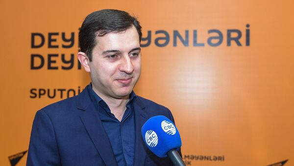 координатор национальной версии Википедии, заведующий отделом свободных интернет-ресурсов Центральной научной библиотеки НАНА Эльнур Эльтурк - Sputnik Азербайджан