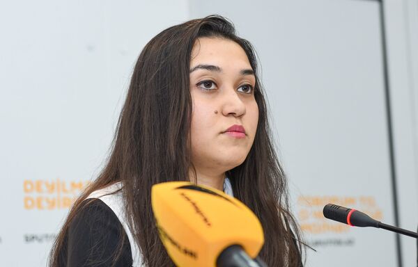 AMEA MEK-in sərbəst elektron resurslarla iş şöbəsinin bölmə rəhbəri Günay Məmmədova AMEA MEK-in sərbəst elektron resurslarla iş şöbəsinin bölmə rəhbəri Günay Məmmədova - Sputnik Azərbaycan