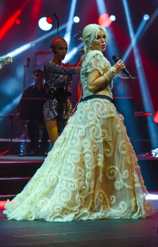 Звезда турецкого шоу-бизнеса Ажда Пеккан выступила с сольным концертом во Дворце Гейдара Алиева - Sputnik Азербайджан