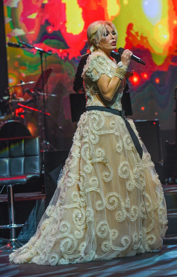 Звезда турецкого шоу-бизнеса Ажда Пеккан выступила с сольным концертом во Дворце Гейдара Алиева - Sputnik Azərbaycan