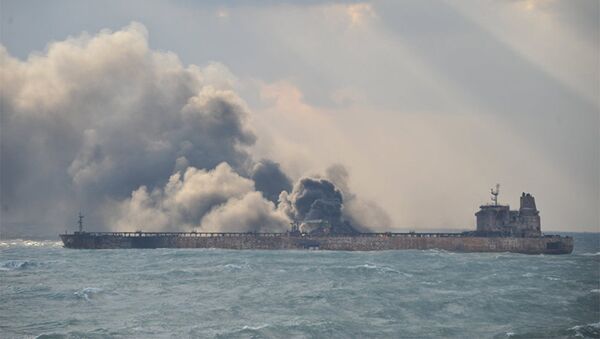 Пожар на нефтяном танкере Sanchi у берегов Китая - Sputnik Azərbaycan