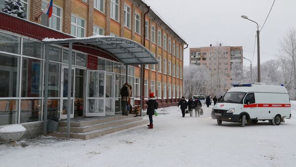 Ситуация у школы № 127 в Перми - Sputnik Азербайджан